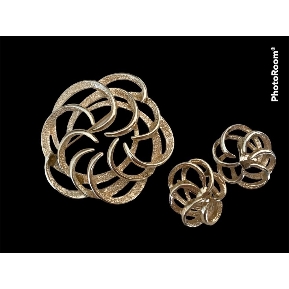 Vintage Brooch and Earring Set Gold Tone Swirl Sarah Coventry